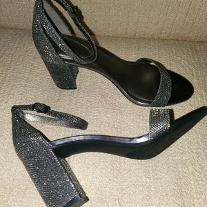 Bandolino shiny silver sandals